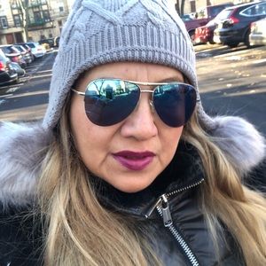 Meet your Posher, Tolia